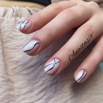Белый маникюр с полосками линии, фото - Мастер маникюра Анастасия Буляховская