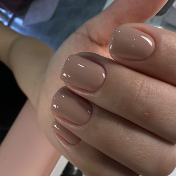 Манікюр на короткі нігті однотонний (монохромний) кавовий, фото - Майстер манікюру Наталія Осташевська