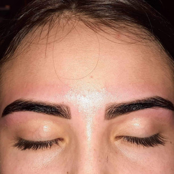 Воскова корекція + фарбування брів
                    Майстер манікюру Наталія Львів