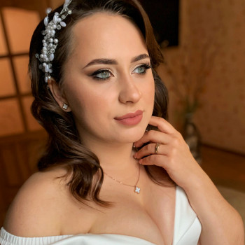 Образ на свадьбу
                    Майстер з нарощування волосся Елена Київ