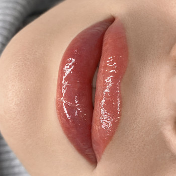 Пудрове напилення
                    Майстер перманентного макіяжу Наталія Рівне