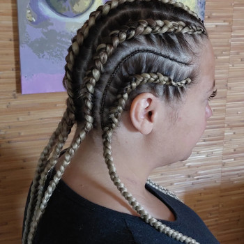 Плетіння по голові брейди
                    Перукар Ирина Житомир