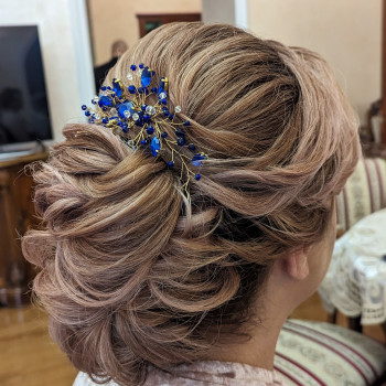 Вечірня святкова зачіска