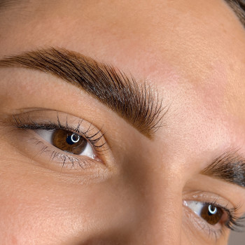 Корекція та фарбування брів
                    Бровист Эвелина Киев