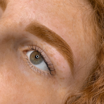 Корекція та фарбування брів
                    Бровист Эвелина Киев