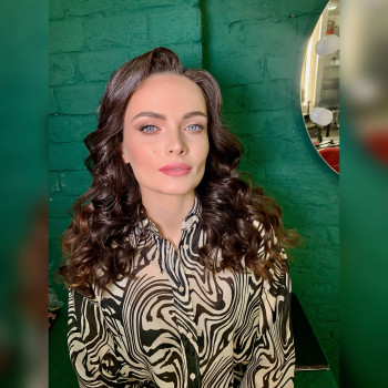 Макіяж на любий випадок
                    Майстер з нарощування волосся Елена Київ