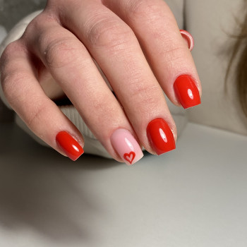 Червоний манікюр на квадратні нігті із серцями, фото - Майстер манікюру Анна-Марія Бамбуляк