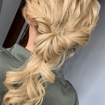 Вечірні зачіски
                    Салон краси HelenS Харків