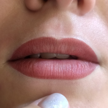 Губи в акварельній техніці