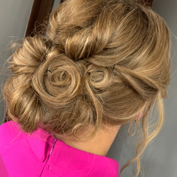 Вечірні зачіски
                    Перукар-візажист Елена Харків