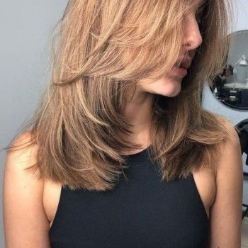 Стрижка каскад на середнє волосся з чолкою, фото - Салон краси Beauty Land salon