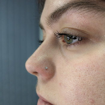 Пірсинг крила носа