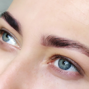 Коррекция и окрашивание бровей
                    Візажист Оксана Чернігів