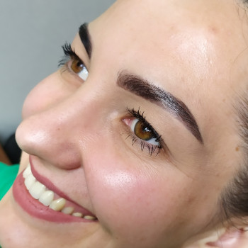 Коррекция и окрашивание бровей
                    Візажист Оксана Чернігів