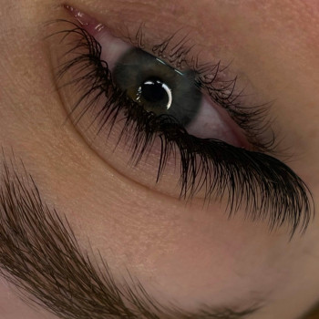 оформление бровей, наращивание ресниц