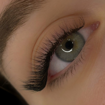 оформление бровей, наращивание ресниц