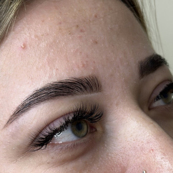 Моделювання форми брівок та фарбування