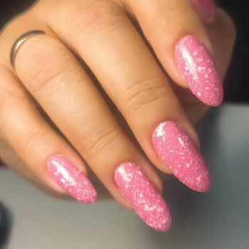 Корекція нарощених нігтів, запил форми, покриття гель лаком.