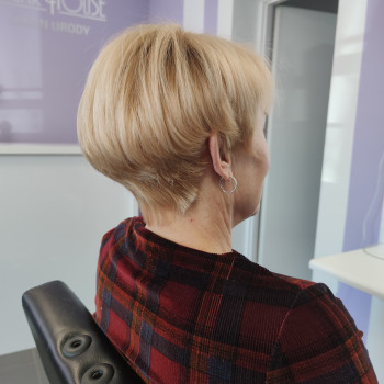 Женская стрижка
                    Перукар-універсал Алена Харків