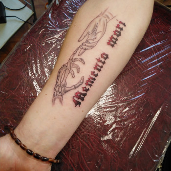 Тату на руці Memento mori мементо морі тату, фото - Тату майстер Наталiя Дзюбiна