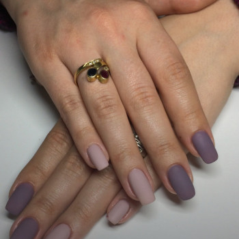 Манікюр, комбінація лаків, матовий топ