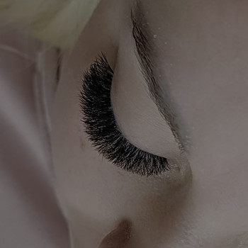 Нарощення вій
                    Мастер перманентного макияжа Яна Кропивницкий