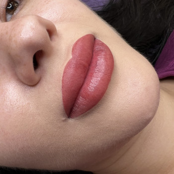 Перманентний макіяж губ