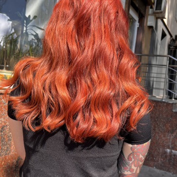 укладка з легкими локонами