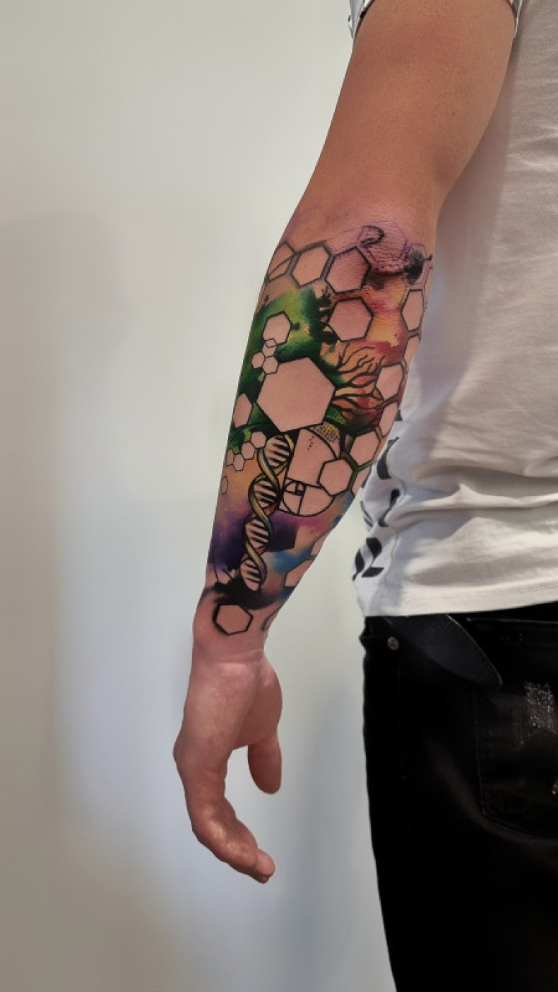 Для хлопців на руці передпліччі, фото - Тату салон Galun Tattoo Studio