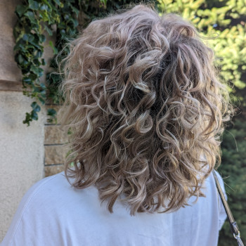 Стрижка кучерявого волосся
                    Перукар-стиліст Ольга Дніпро