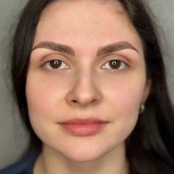 Оформлення брів фарбою