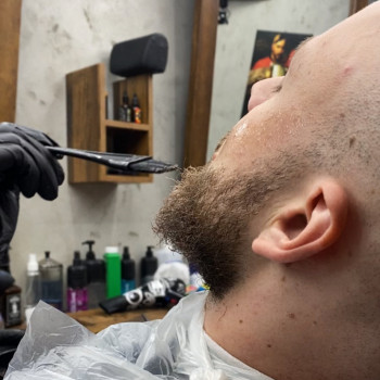 ✂ Камуфлювання сивини (борода)
                    Барбершоп Чуб та Вуса Киев
