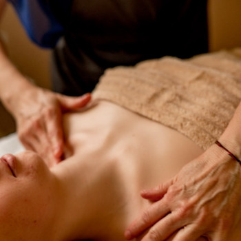 Масаж шийно комірцевої зони