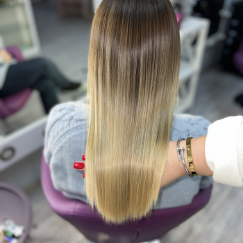 Кератинове вирівнювання волосся
                    Парикмахер Світлана Киев