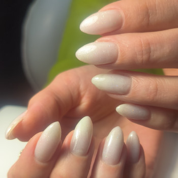 Комбінований манікюр, однотонне покриття з шифером