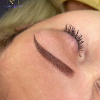 Перманентний макіяж брів
        