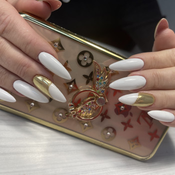 Нарощення нігтів