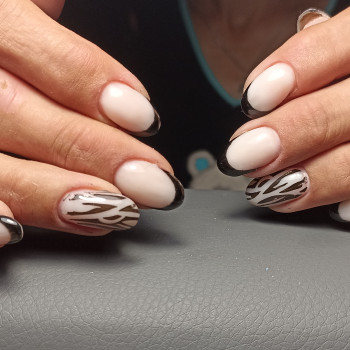 Манікюр + покриття + зміцнення
                    Мастер маникюра Богдана Лозовая