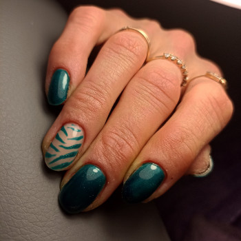 Манікюр + покриття + зміцнення
                    Мастер маникюра Богдана Лозовая