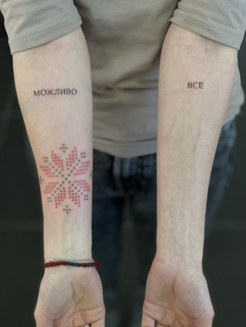 Для дівчат на передпліччі кольорові, фото - Тату майстер Артур Монах