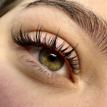 Нарощування вій
                    Викладач курсів краси  Київ