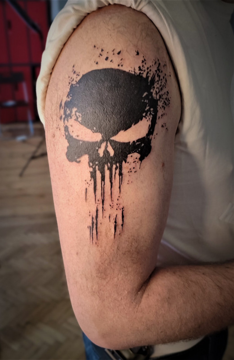 Мужские на плече череп, фото - Тату салон Alpha Tattoo Studio