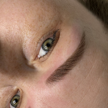 Окрашивание бровей
                    Косметолог Олена Лубни