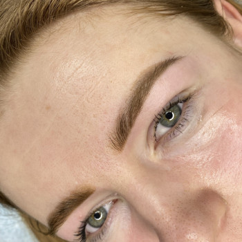 Окрашивание бровей
                    Косметолог Олена Лубни