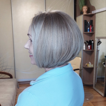 Женскя стрижка боб каре