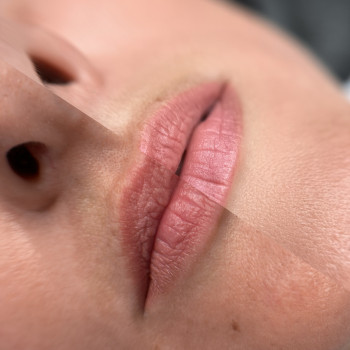 Помадний прокрас губ
                    Мастер перманентного макияжа Юлия Киев