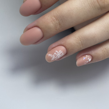 маникюр на короткие ногти, нежный маникюр, матовый маникюр, бежевый маникюр, маникюр в школу, праздничный маникюр, женственный маникюр, маникюр со стемпингом, повседневный маникюр