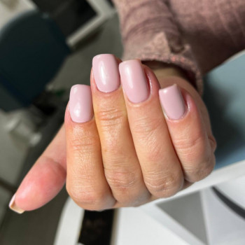 Маникюр с покрытием и укреплением
                    Мастер маникюра Валентина Киев