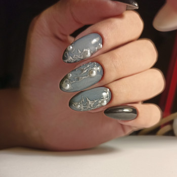 Маникюр с покрытием и укреплением
                    Мастер маникюра Валентина Киев