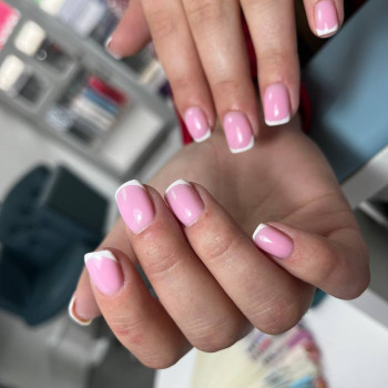 Маникюр с покрытием и укреплением
                    Мастер маникюра Валентина Киев